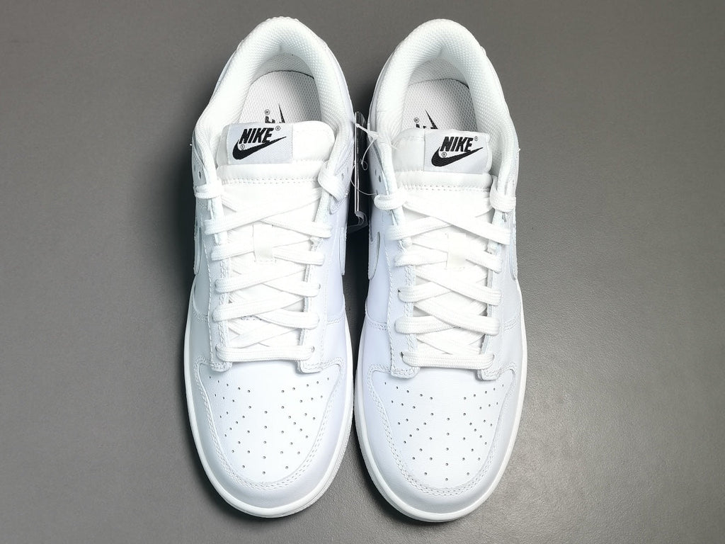 NIKE DUNK x TRIPLE WHITE